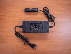 CHARGEUR 220V POUR MOTEUR TEMO·1000