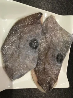 FILETS DE ST PIERRE AVEC PEAU 200/300 800G