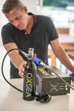 Mini compresseur de gonflage 12V / 220V pour mini-bouteille OXSEA